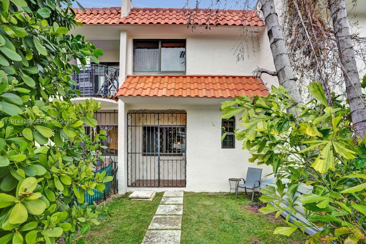 Property Photo: 1503 NE 105th St 1-10 FL 33138