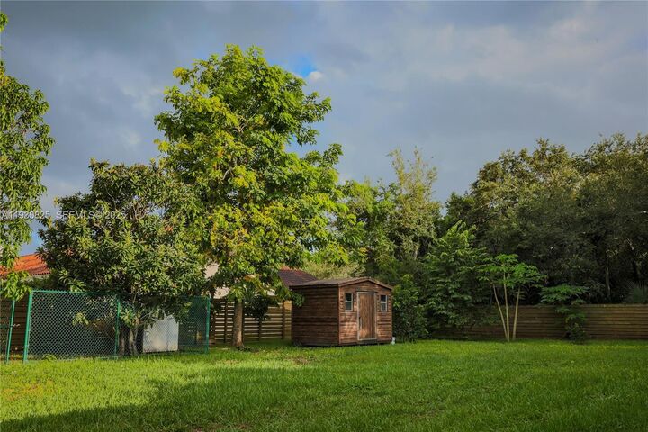 Property Photo: 9870 SW 96th St FL 33176