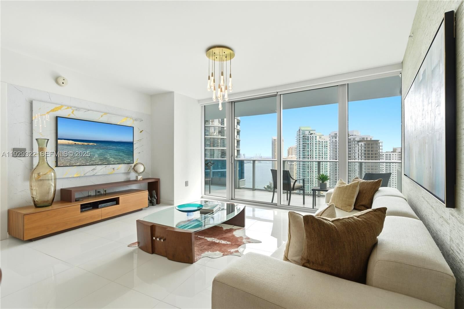 Property Photo:  200 Biscayne Boulevard Way 3205  FL 33131 
