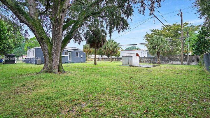Property Photo:  2615 NW 114th St  FL 33167 