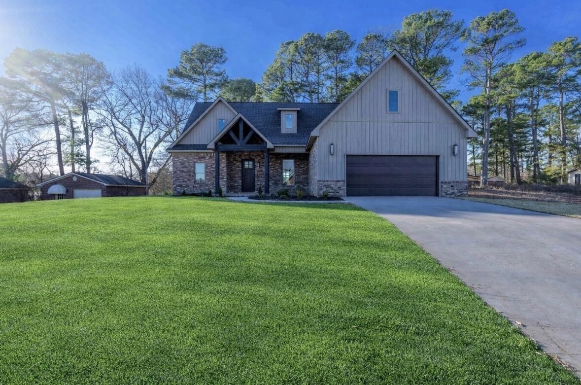 Property Photo: 687 Oakview Cir AL 35645