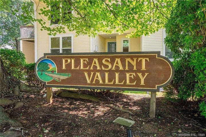Property Photo: 949 Pleasant Valley Condo Road 5-9 CT 06074
