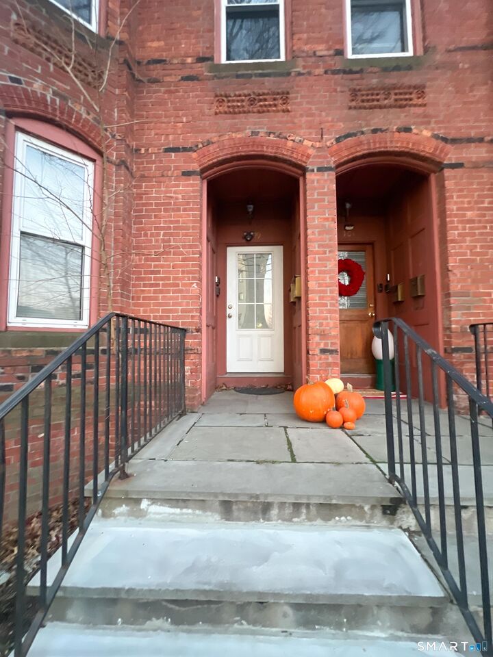 Property Photo:  99 William Street B  CT 06608 