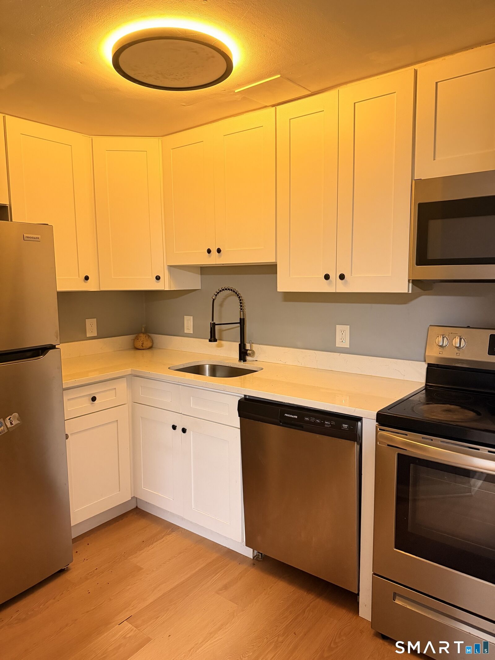 Property Photo:  126 East Liberty Street  CT 06810 