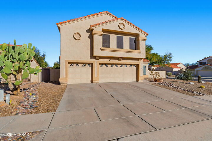 Property Photo: 890 W Silver Hill Street AZ 85737