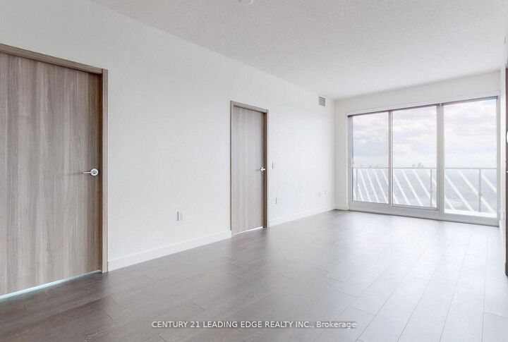 Property Photo:  95 McMahon Drive 2802  ON M2K 0H2 