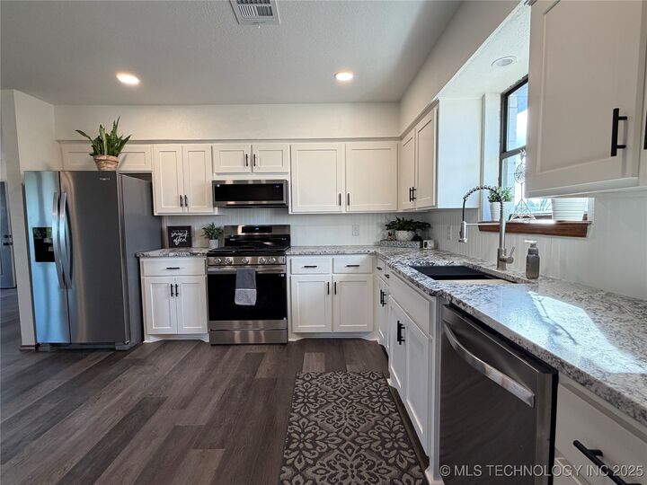 Property Photo: 2316 W Grandstaff Road OK 74023