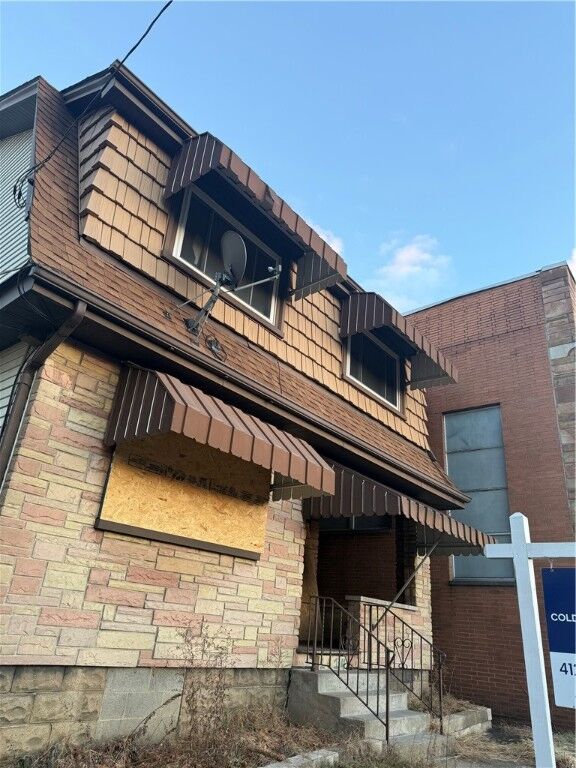 Property Photo:  1614 Kenneth Ave  PA 15068 