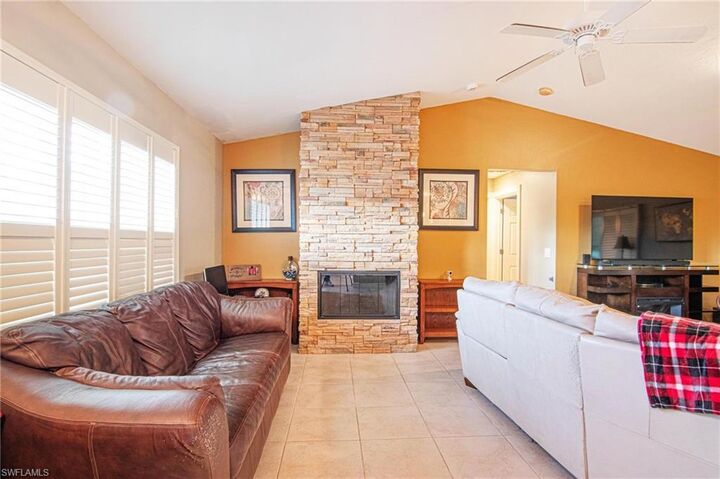 Property Photo:  723 SE 9th Ave  FL 33990 