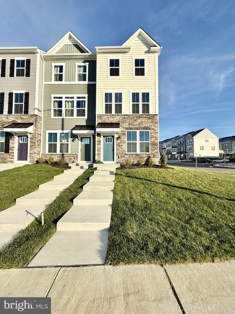 Property Photo:  9366 Tanfield Dr  VA 22408 