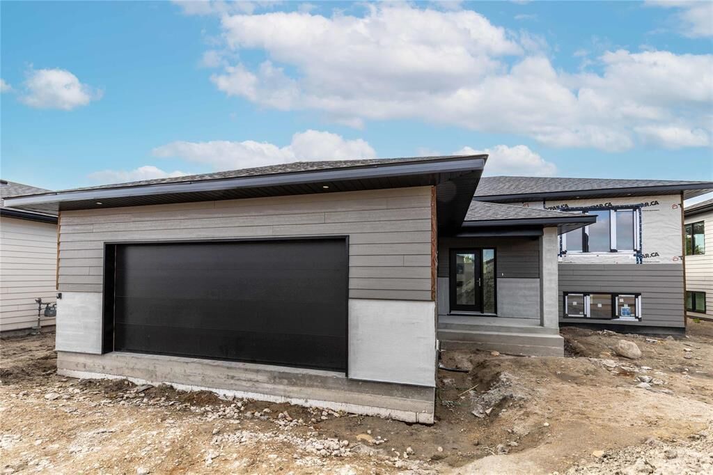 Property Photo: 38 Parkside Crescent MB R5G 2X3