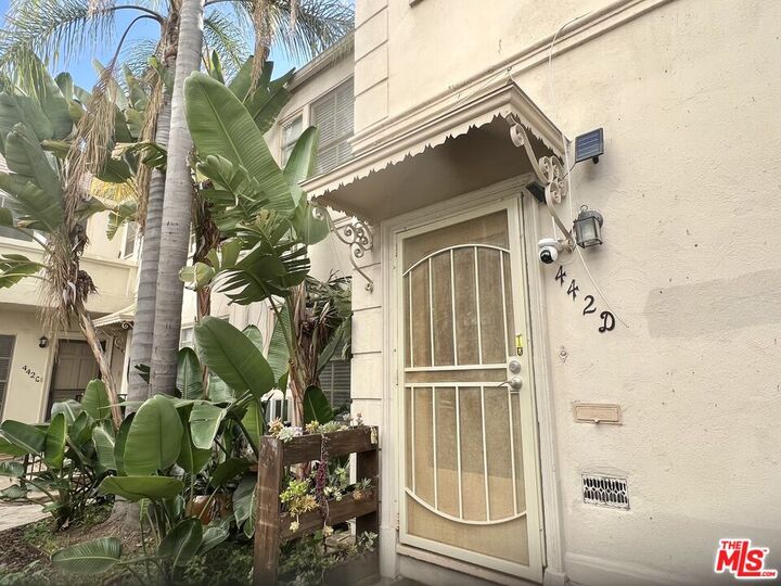 Property Photo:  442 N Palm Dr  CA 90210 