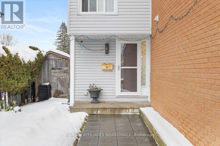 Property Photo:  1146 Grenoble Crescent  ON K1C 2C6 
