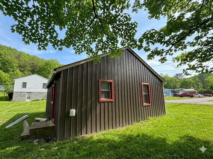 Property Photo:  181 Woodlawn St  WV 24986 