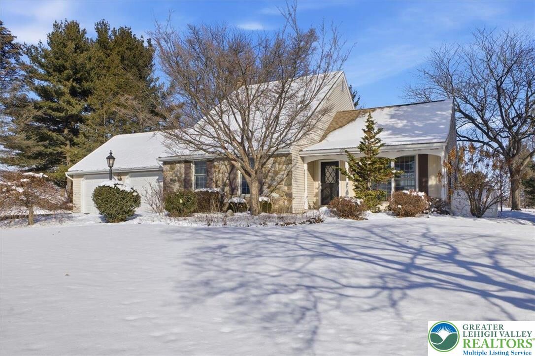 Property Photo:  9 Kensington Circle  PA 18067 