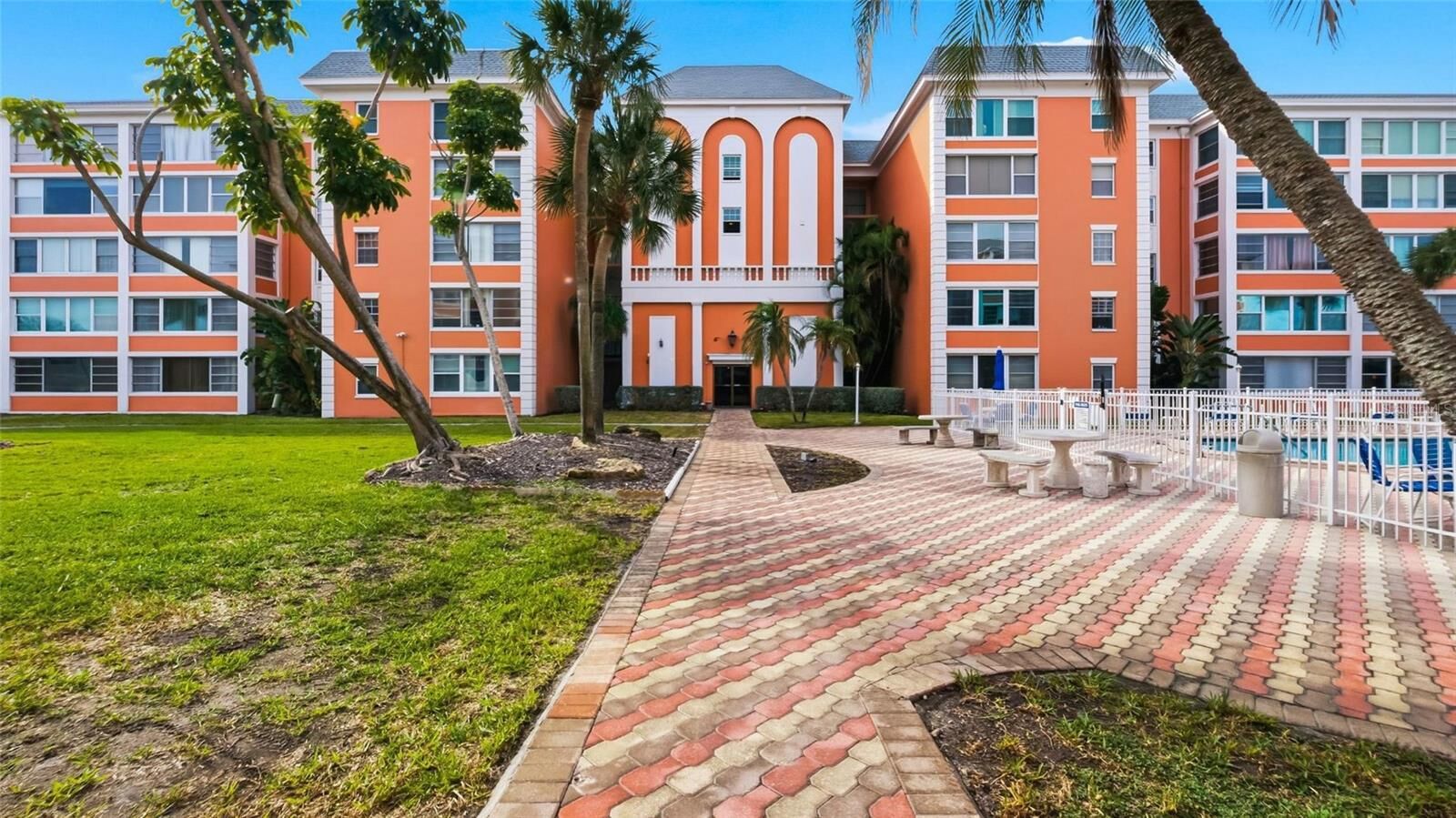 Property Photo:  6960 20th Ave N 109  FL 33710 