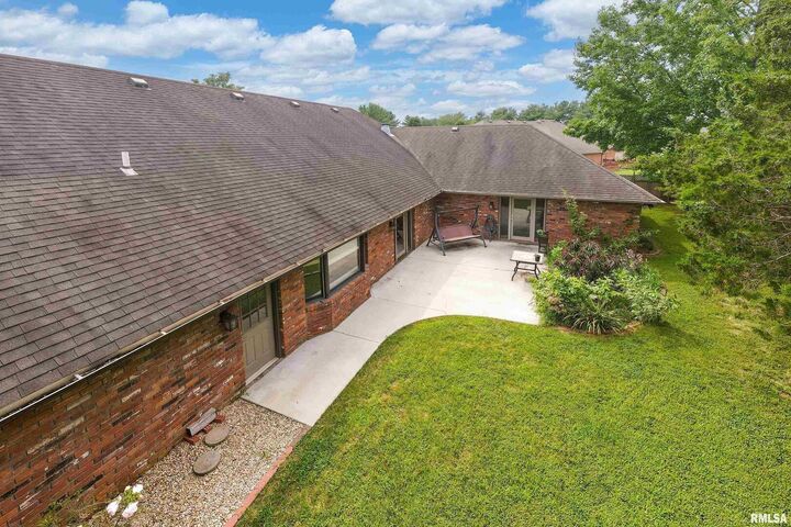 Property Photo: 1605 S Eugene Lane IL 62959