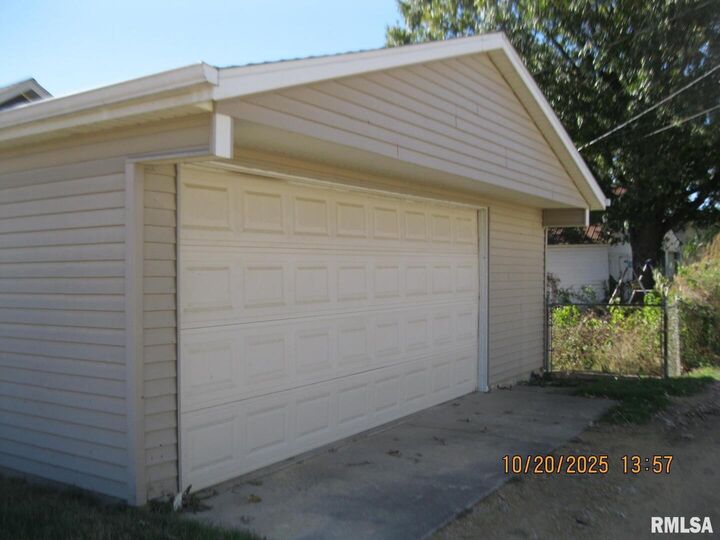 Property Photo: 414 N 3rd Ave Avenue IA 52732