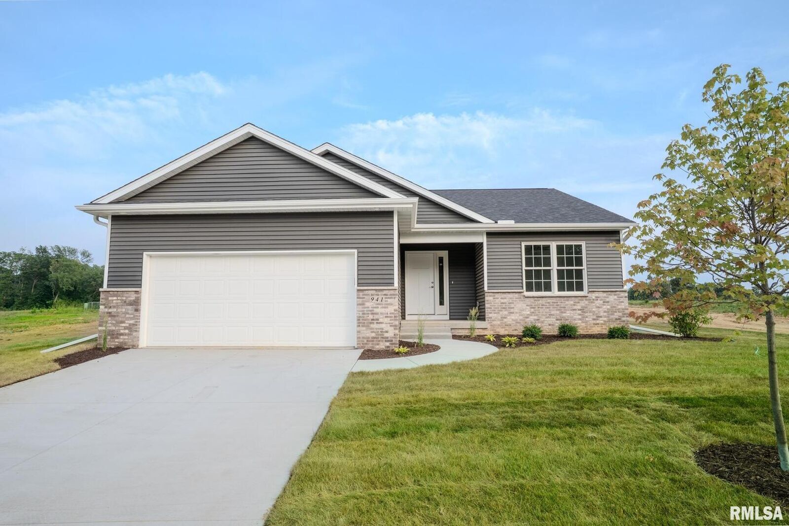 Property Photo: 941 9th Avenue N IA 52732