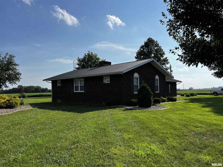 Property Photo:  210 W 5th Street  IL 62880 