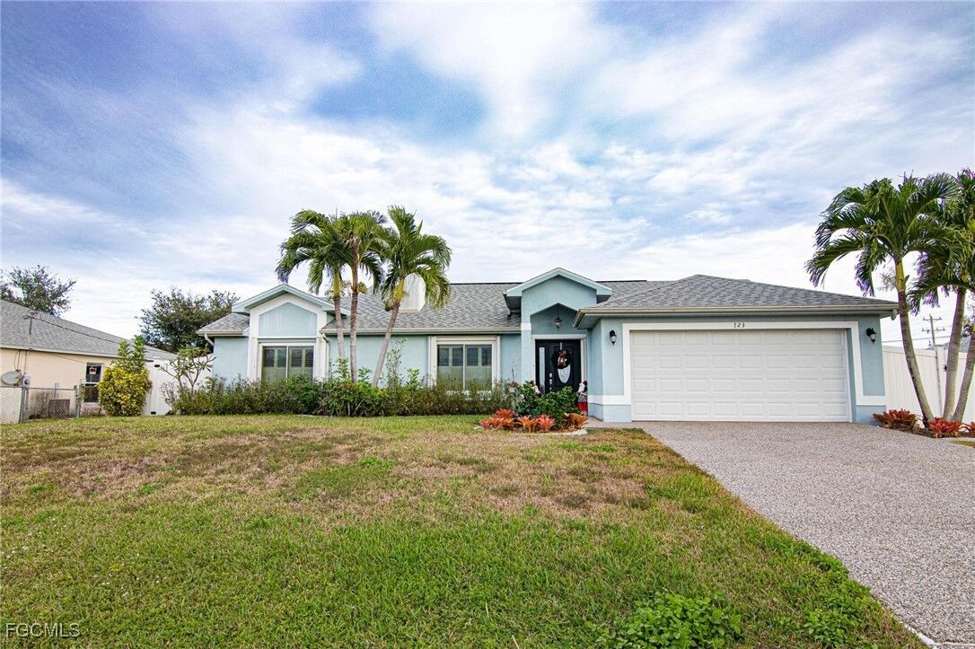 Property Photo:  723 SE 9th Avenue  FL 33990 