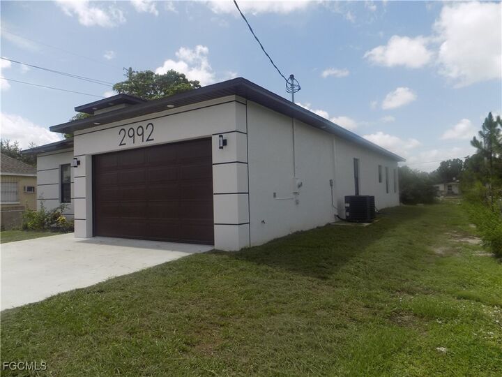 Property Photo: 2992 Douglas Avenue FL 33916