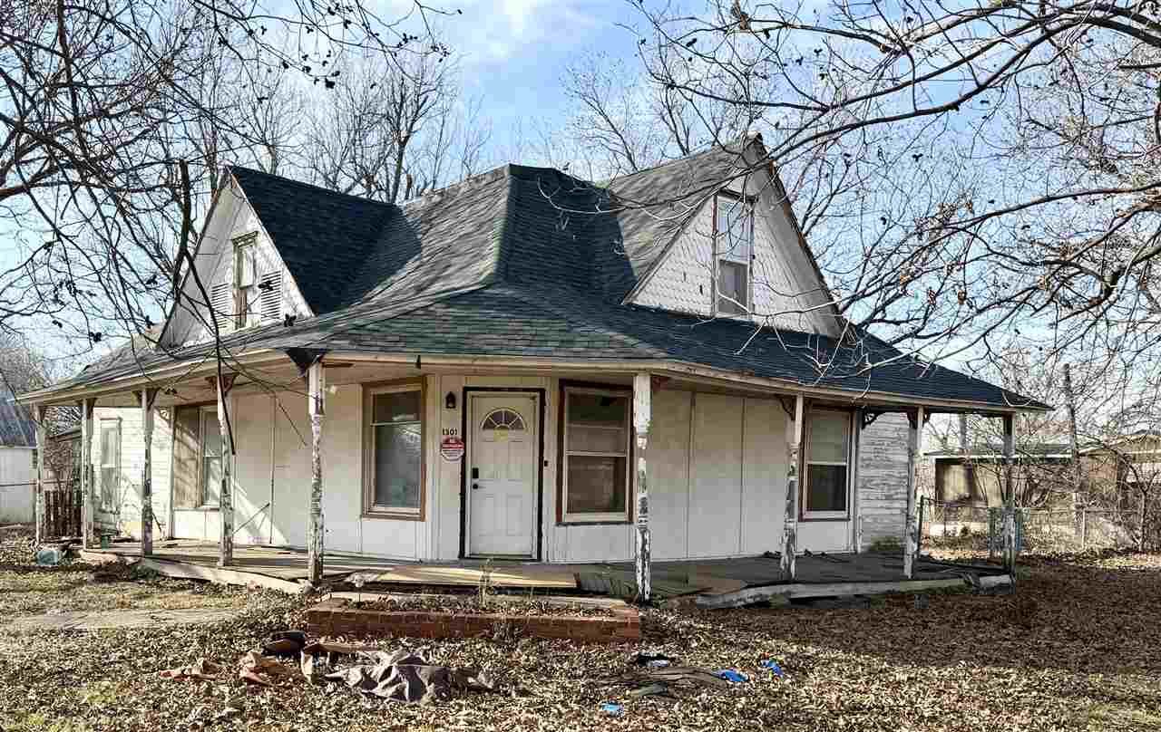 Property Photo:  1301 W College  OK 74631 