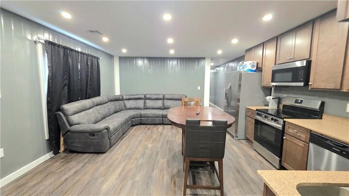 Property Photo:  115 Apricot Street B  LA 70037 