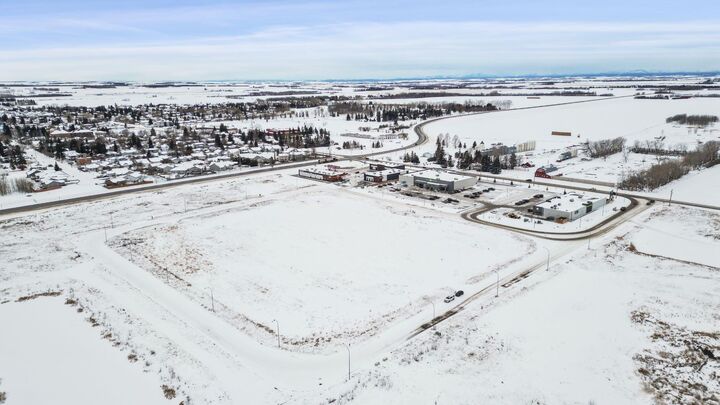 Property Photo: 1100 Shantz Drive AB T0M 0W0