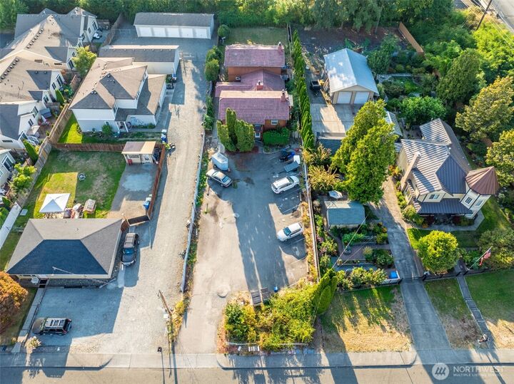 Property Photo:  718  10th Street SE  WA 98372 