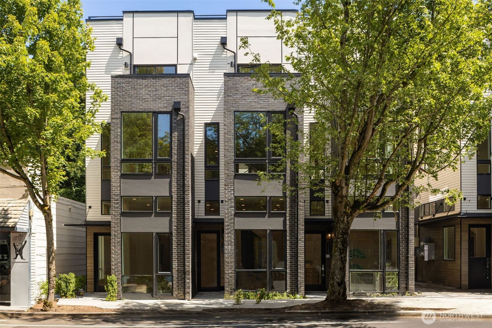 Property Photo: 1108 B 34th Avenue WA 98122