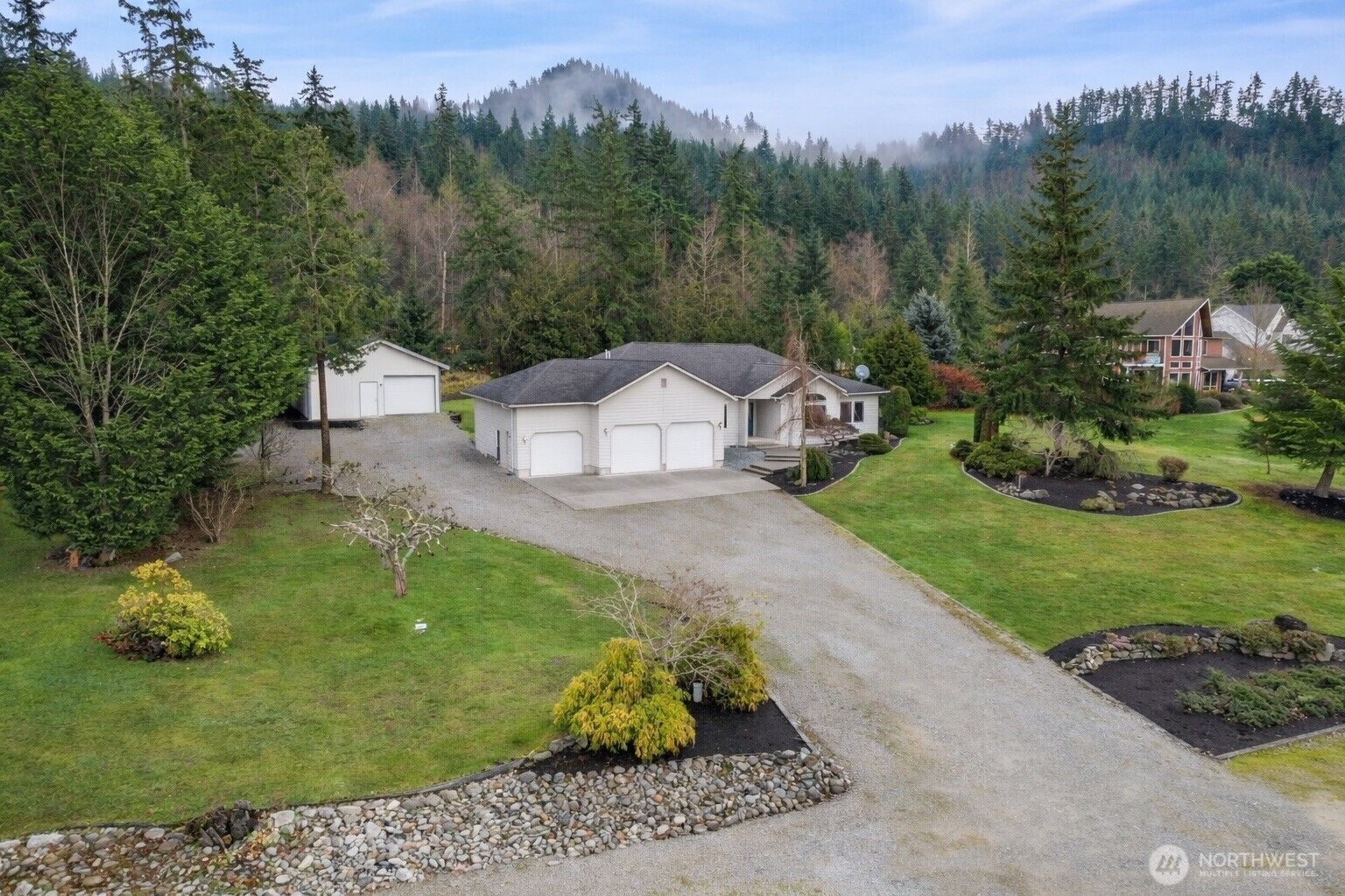 Property Photo: 18663 Cascade Ridge Court WA 98274