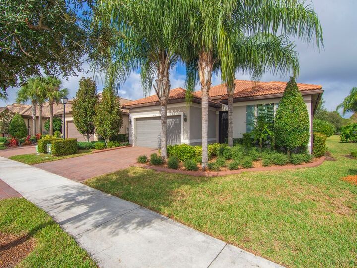 Property Photo:  5255 Turtle Creek Circle  FL 32967 