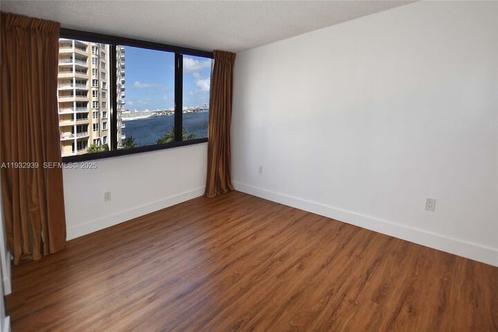 Property Photo:  540 Brickell Key Dr 826  FL 33131 