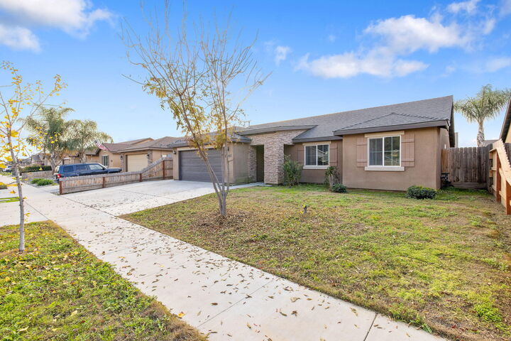 Property Photo: 1641 N Virmargo Street CA 93292