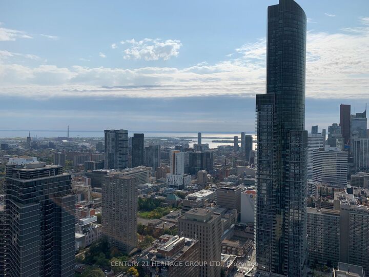 Property Photo:  15 Grenville Street 4802  ON M4Y 0B9 