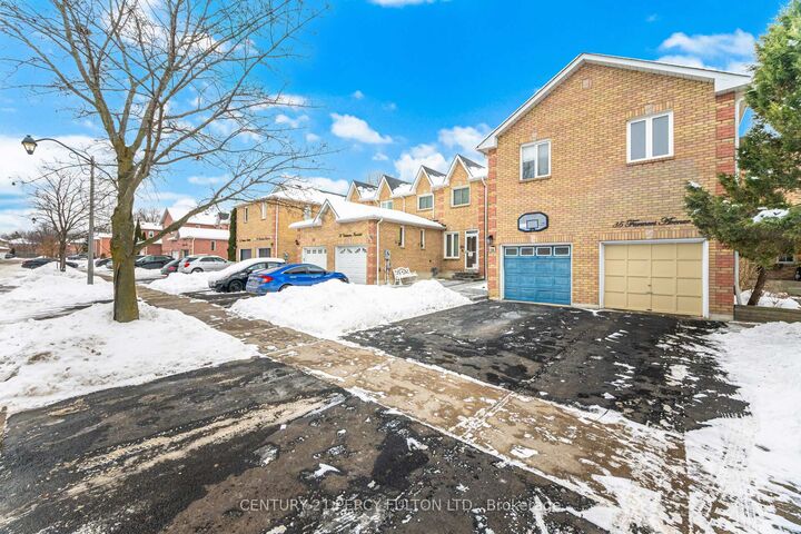 Photo de la propriété:  33 Farmers Avenue  ON L1T 3T1 