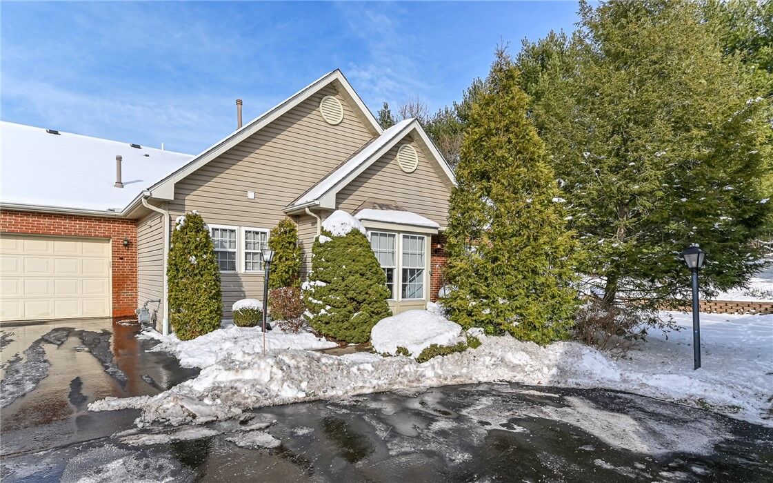 Property Photo:  710 Spencer Woods Dr  PA 15116 