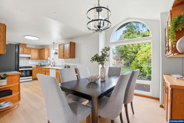 Property Photo: 5655 Palisades Dr Dr OR 97367