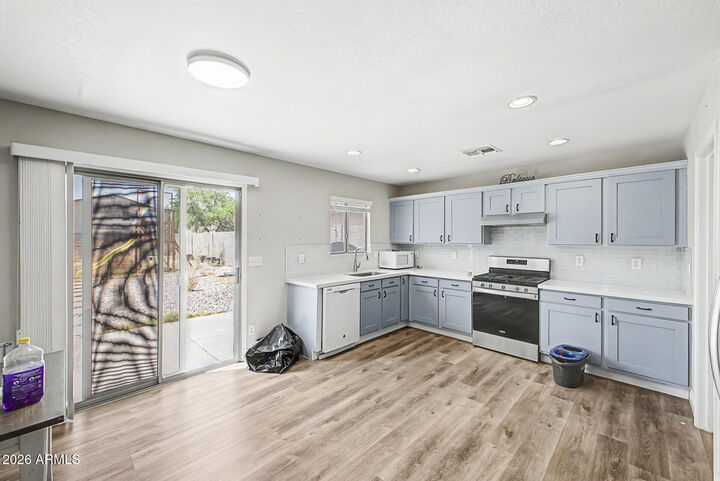 Property Photo:  1211 E Silktassel Trail  AZ 85143 