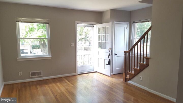 Property Photo:  905 Little Street  VA 22301 