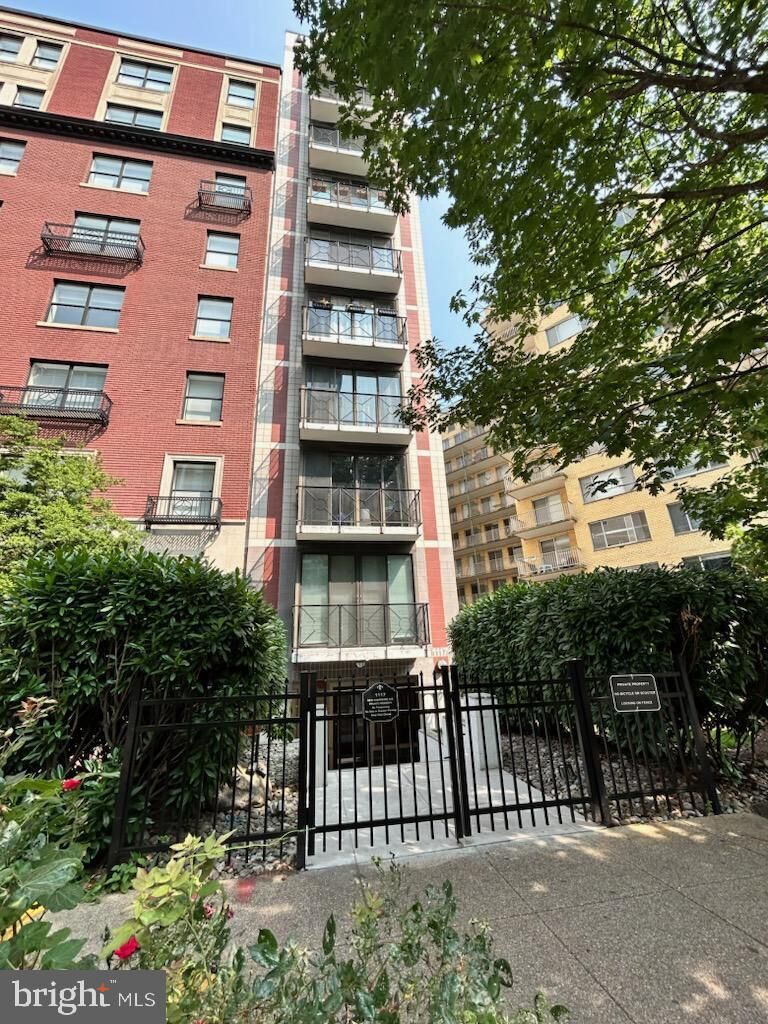 Property Photo: 1117 New Hampshire Avenue NW 9 DC 20037