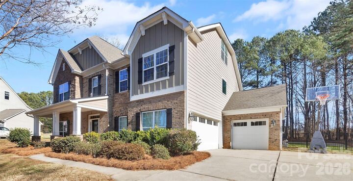 Property Photo:  2507 Hamlet Court  NC 28105 
