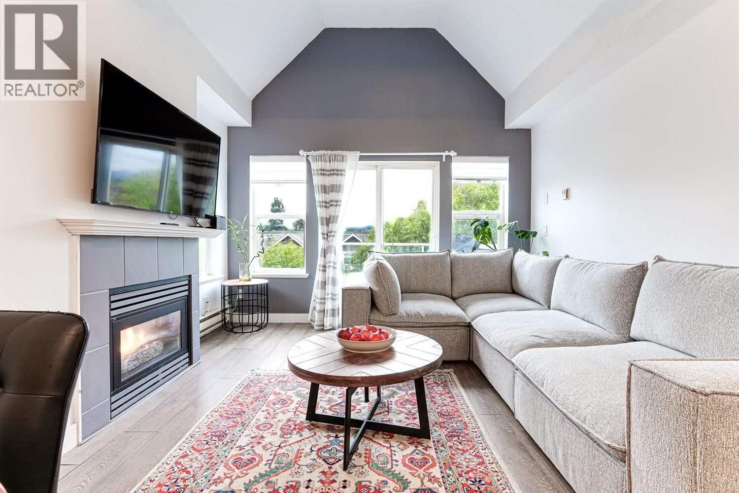 Property Photo: 1558 Grant Avenue 402 BC V3B 1P2