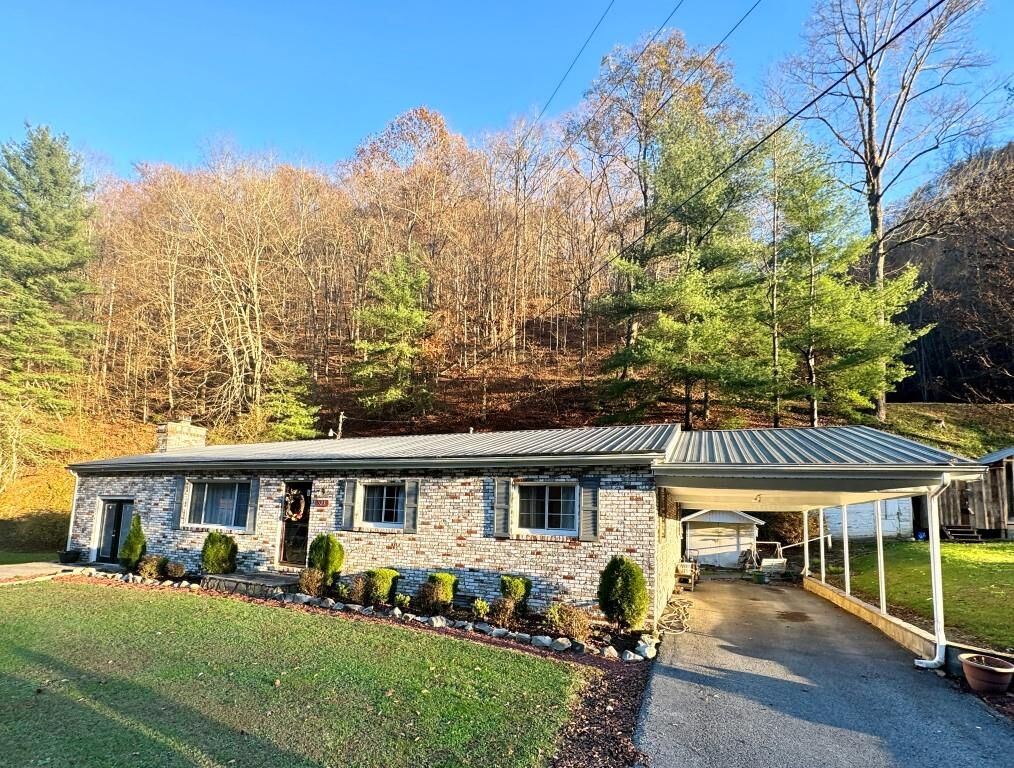 Property Photo:  523 Hurricane Creek  KY 41539 