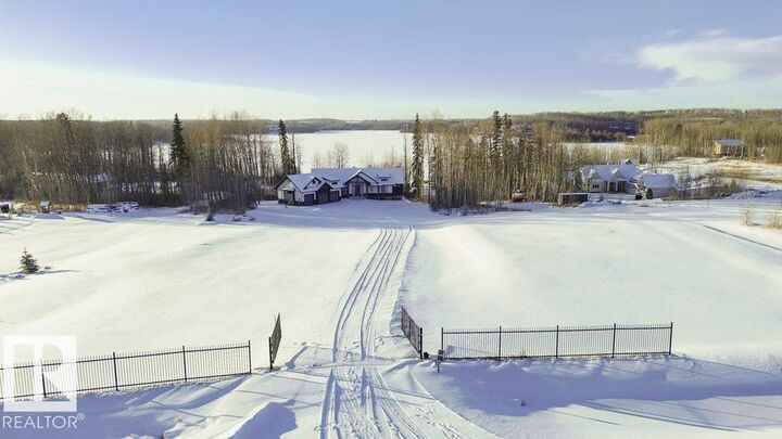 Property Photo:  2307 Twp Road 522 42  AB T7Y 3L7 