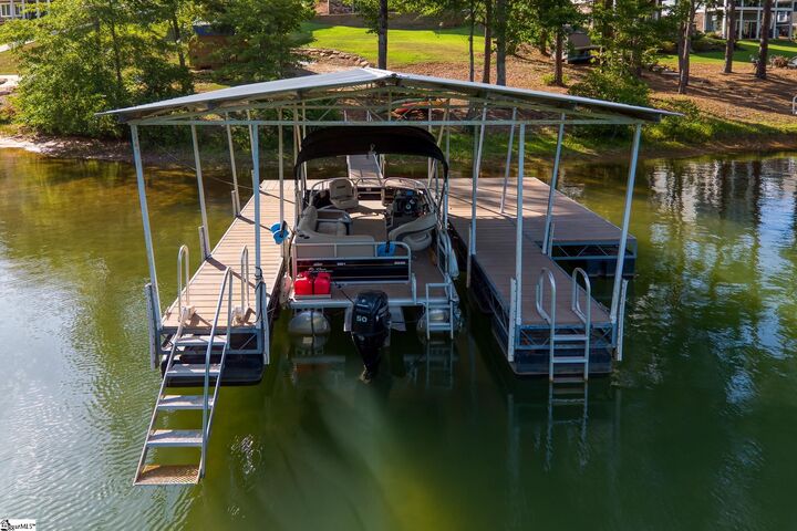 Property Photo:  401 Long View Ridge Lane  SC 29672 