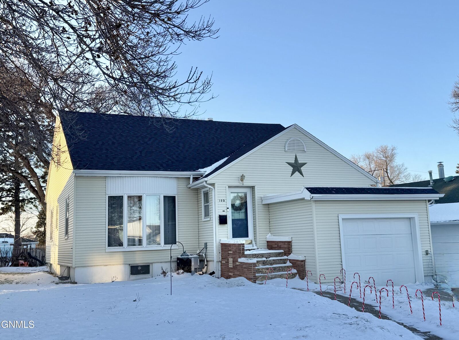Property Photo: 105 12th Avenue NW ND 58554