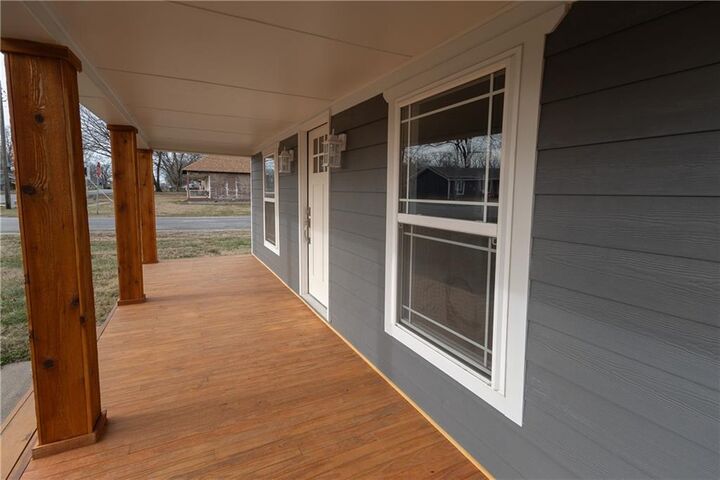 Property Photo: 901 E 4th Street KS 67330