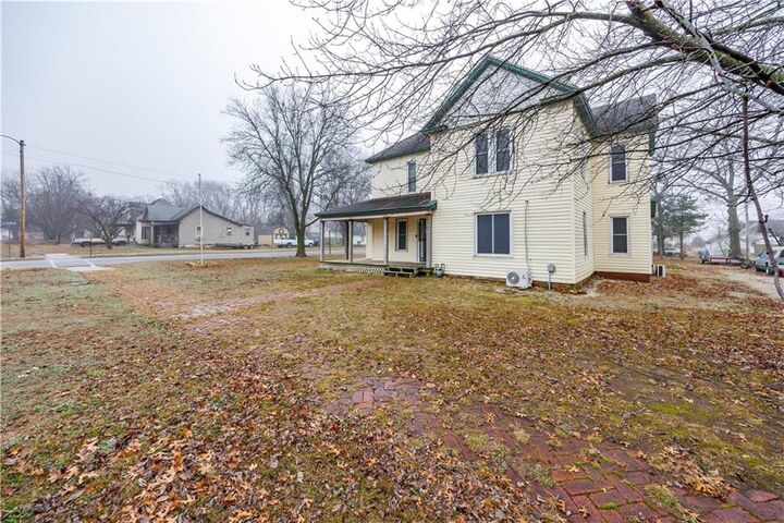 Property Photo:  425 E 5th Street  KS 67335 